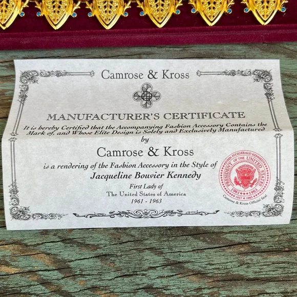 Camrose & Kross 18k gold-plated French Herald bracelet. - Picture 6 of 9